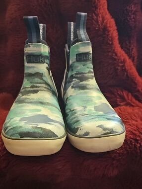 HUK Woman's Blue Camo Fishing Boots